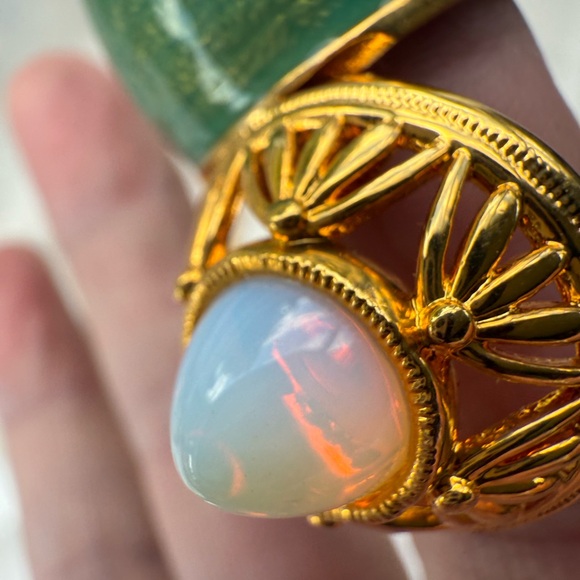 Gold and White Necklace with Intricate Design - Picture 2 of 7